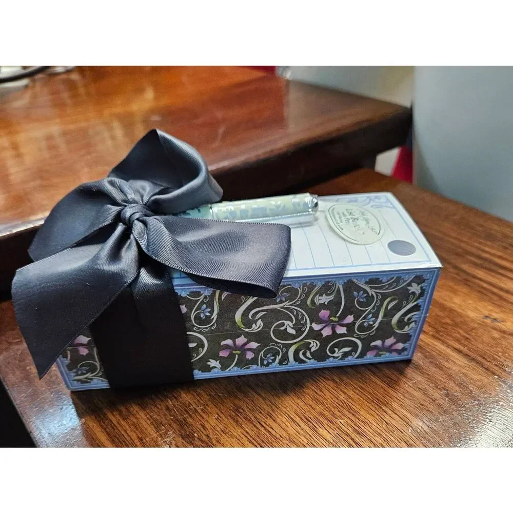 Note Pad and Pen Set Floral Gift Set NEW IN Package lists Stationary